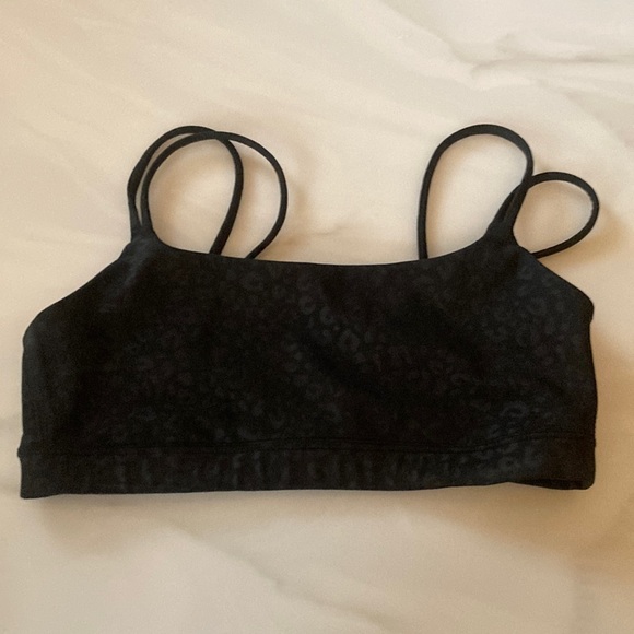 Gap dri-fit cheetah black print design sports bra.  A2 - Picture 1 of 4